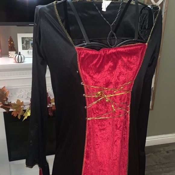 Vampire dress . - Picture 3 of 3